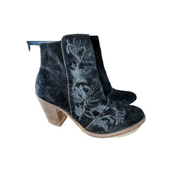 LUCKY BRAND ELENOR Sz 7.5 Black Suede Floral Embroidered Boho Heel Ankle Booties - Picture 1 of 12